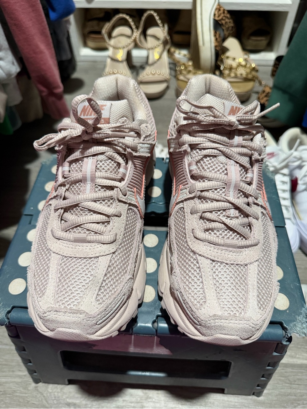 Nike Women’s Zoom Vomero 5 - Light Pink - Picture 3 of 3